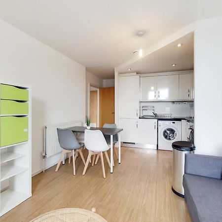 Fully Serviced Two Bed Apartment By Excel & O2 런던 외부 사진