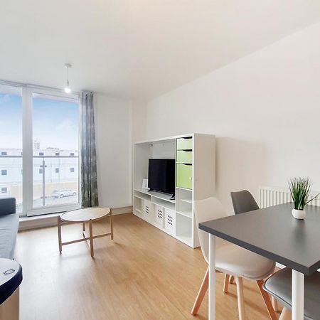 Fully Serviced Two Bed Apartment By Excel & O2 런던 외부 사진